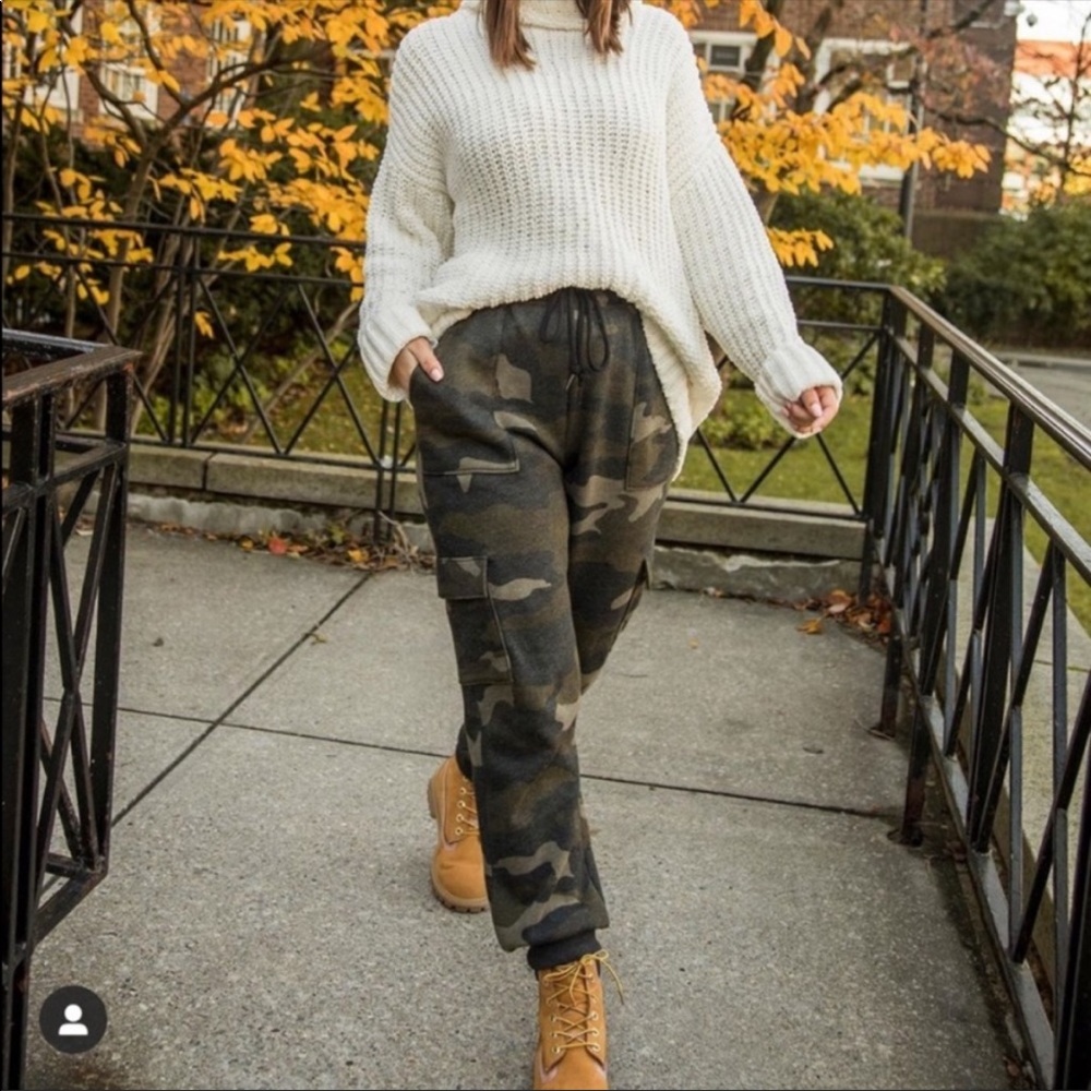 Victoria Secret Pink Camo sweatpants joggers